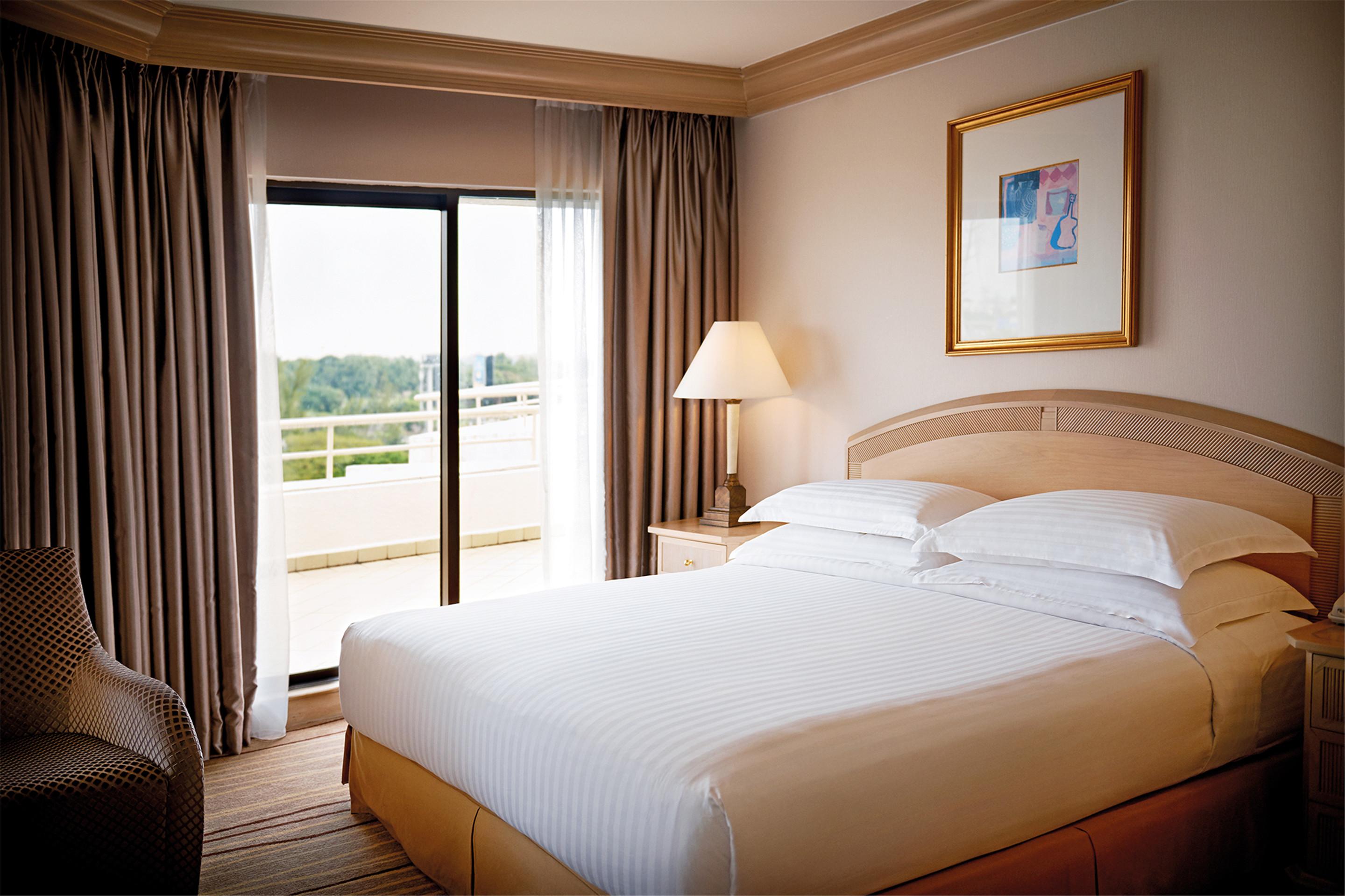 Dorsett Grand Subang Hotel Subang Jaya Exterior foto A bedroom in a suite