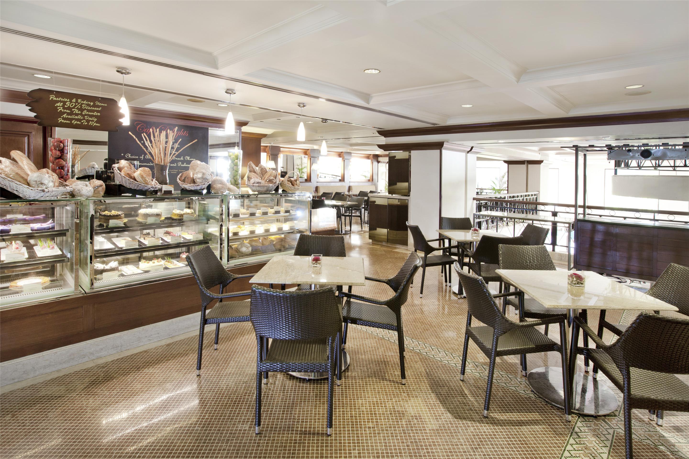 Dorsett Grand Subang Hotel Subang Jaya Exterior foto The Café