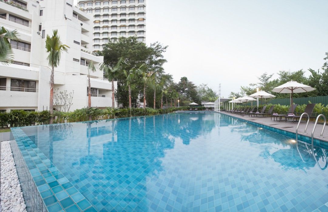 Dorsett Grand Subang Hotel Subang Jaya Exterior foto The swimming pool at the Royal Thai Police Club